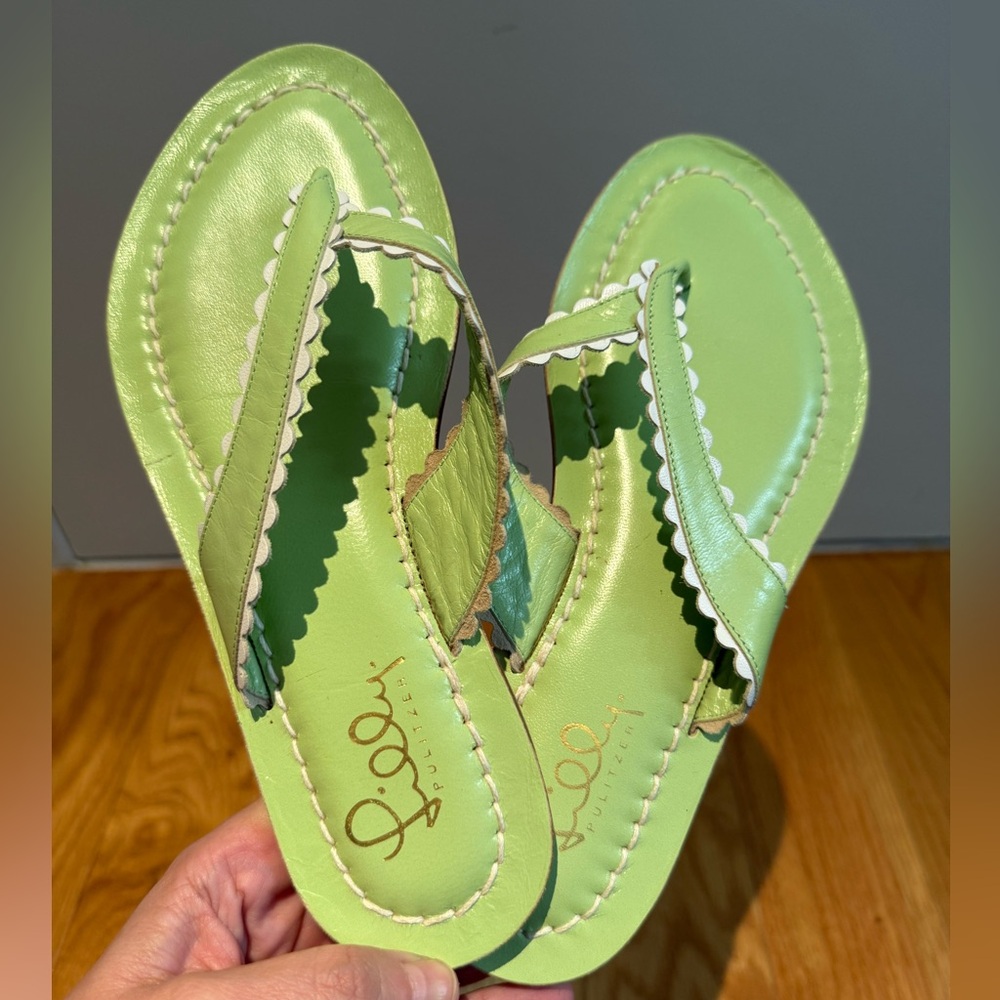 New Lilly Pulitzer Light Green & White Leather Sandals / Flip Flops Size 5.5 / 6
